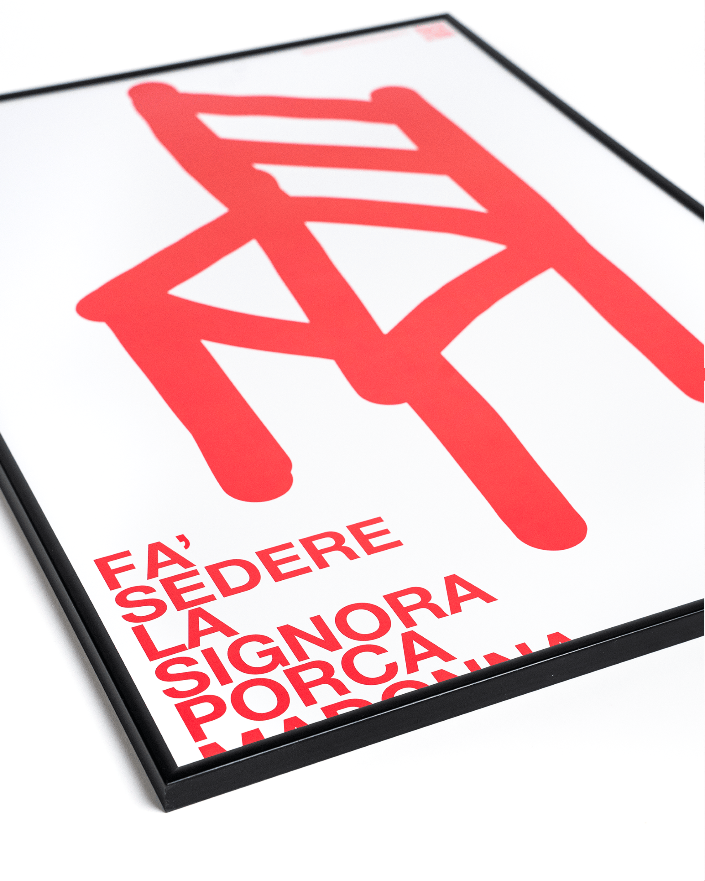 Fa' sedere la signora